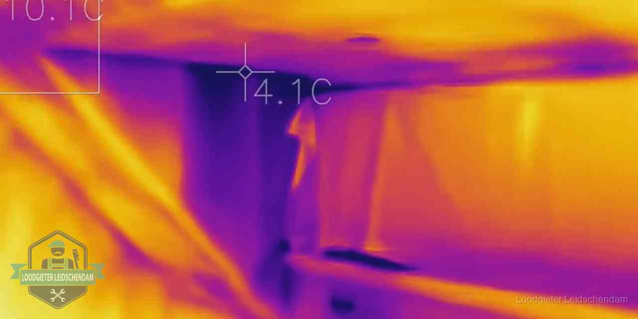 Warmtebeeldopname van een vloerconstructie tijdens lekdetectie in Leidschendam