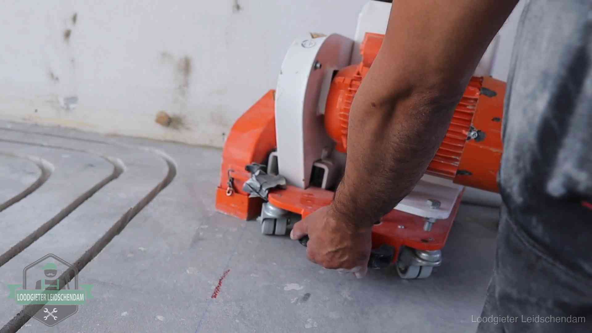 Sleuvenpatroon voor vloerverwarming in de dekvloer van een woning in Leidschendam